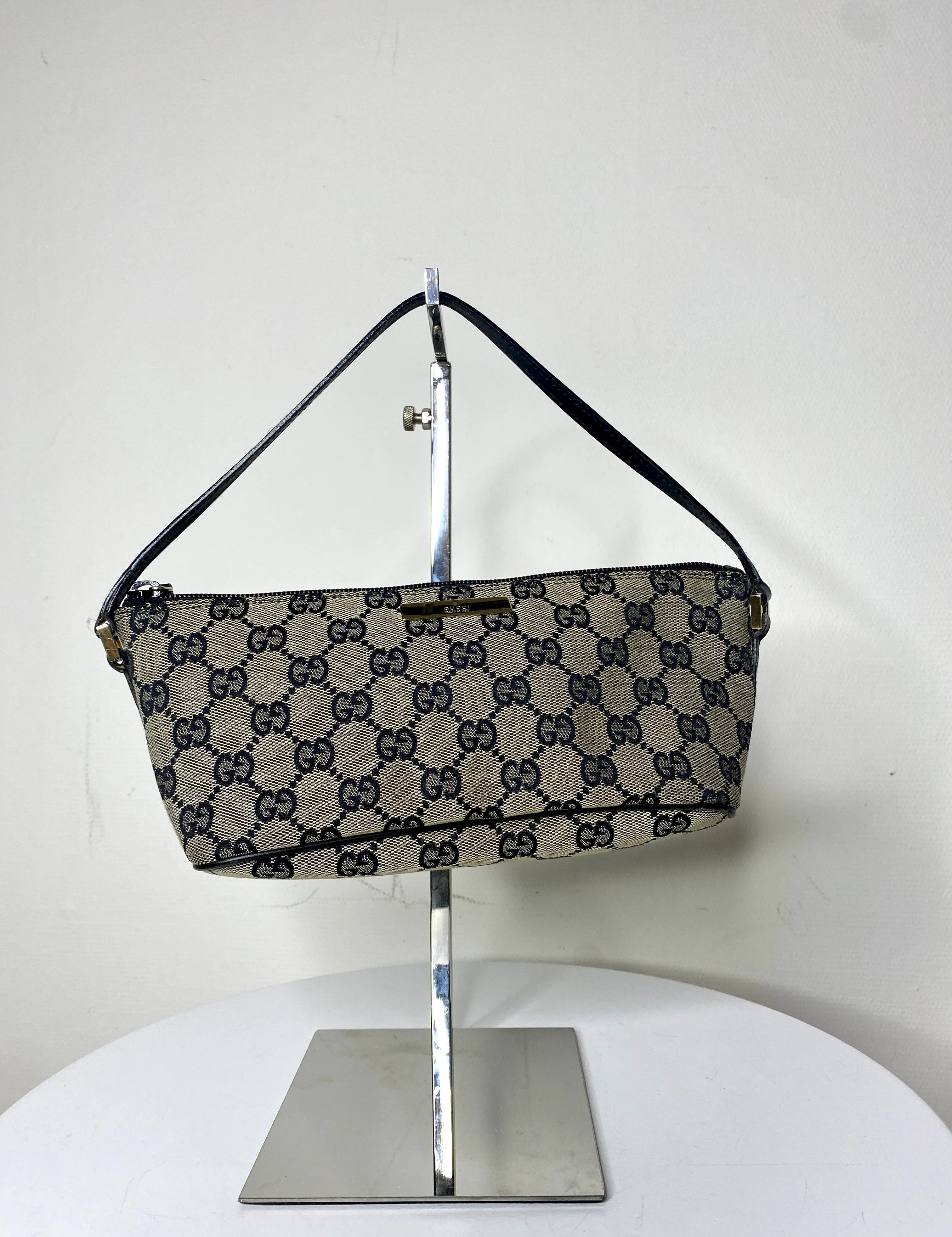 GucciBoatBagGreyvoorkant.webp