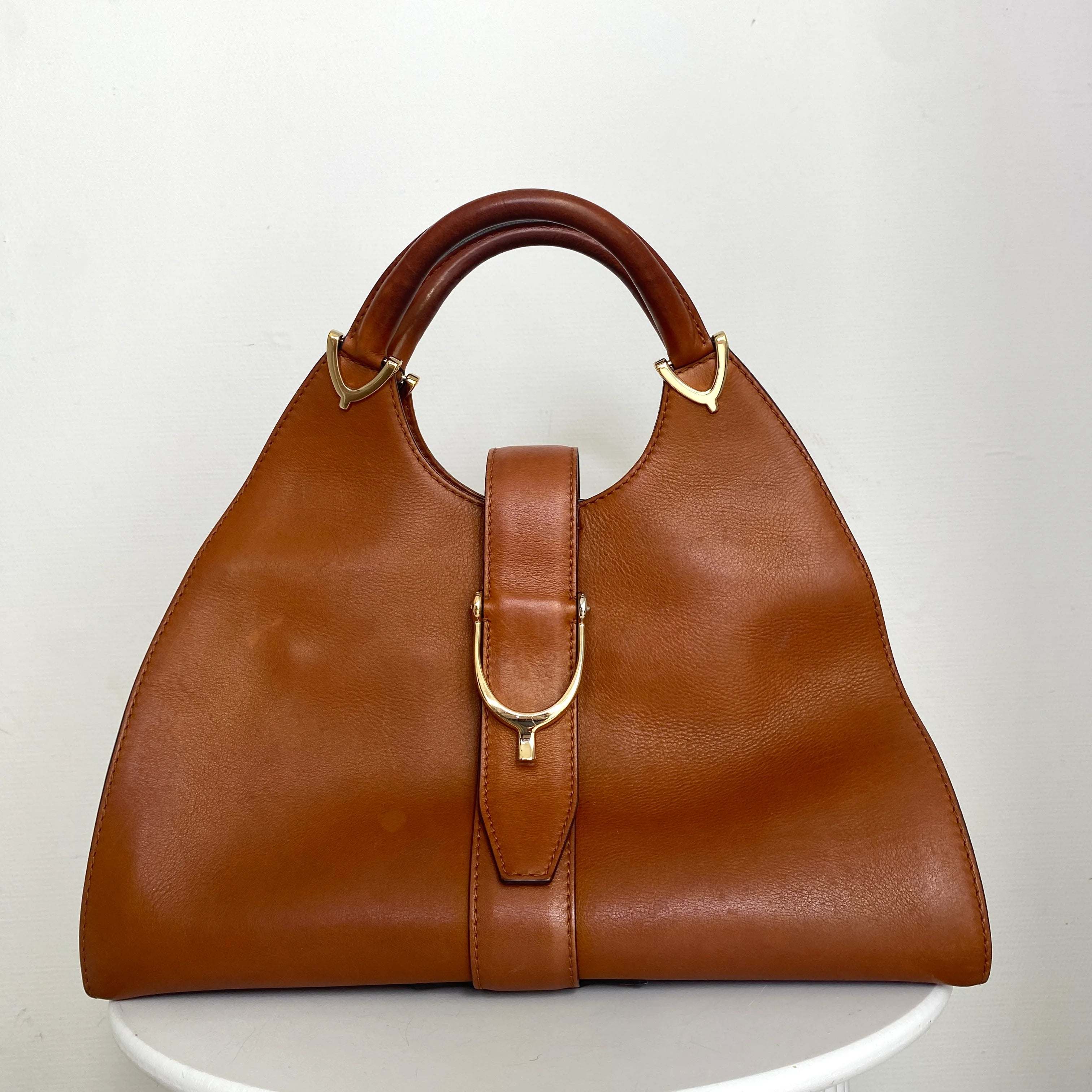 GucciStirrupvoorkant.webp