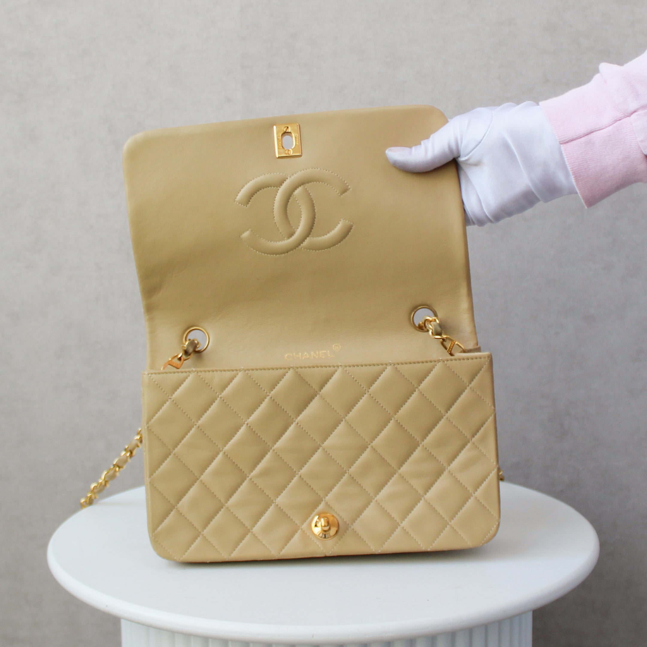 Chanel Full Flap Beige 24k ghw Crossbody (1989-1991)