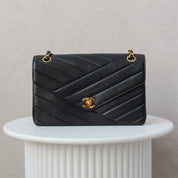 Chanel Flapbag Medium Chevron Marine Blauw