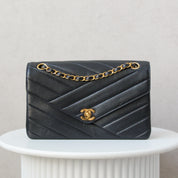 Chanel Flapbag Medium Chevron Marine Blauw