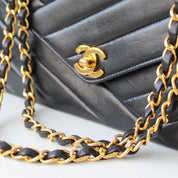 Chanel Flapbag Medium Chevron Marine Blauw