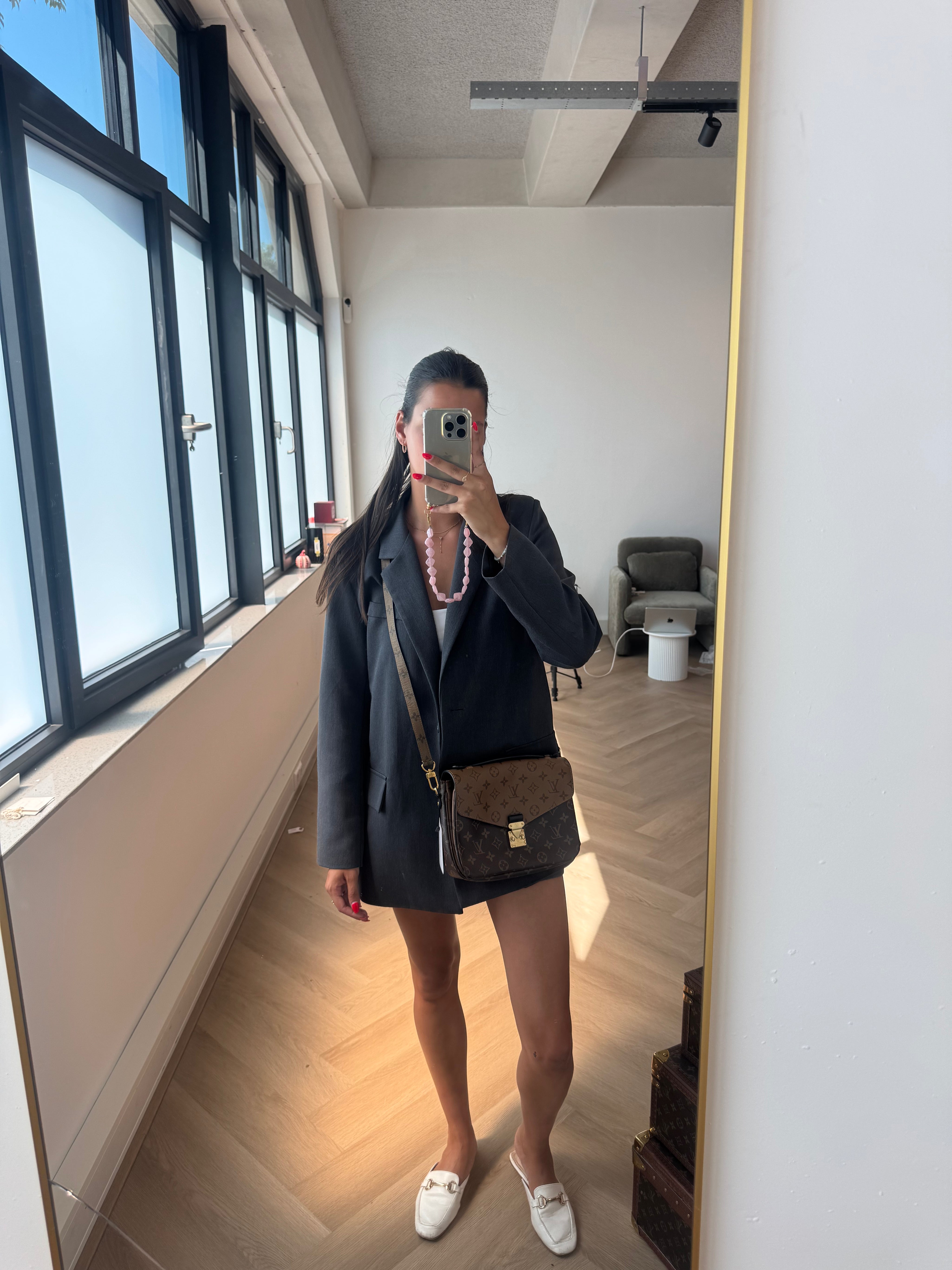 Louis Vuitton Pochette Métis Reverse