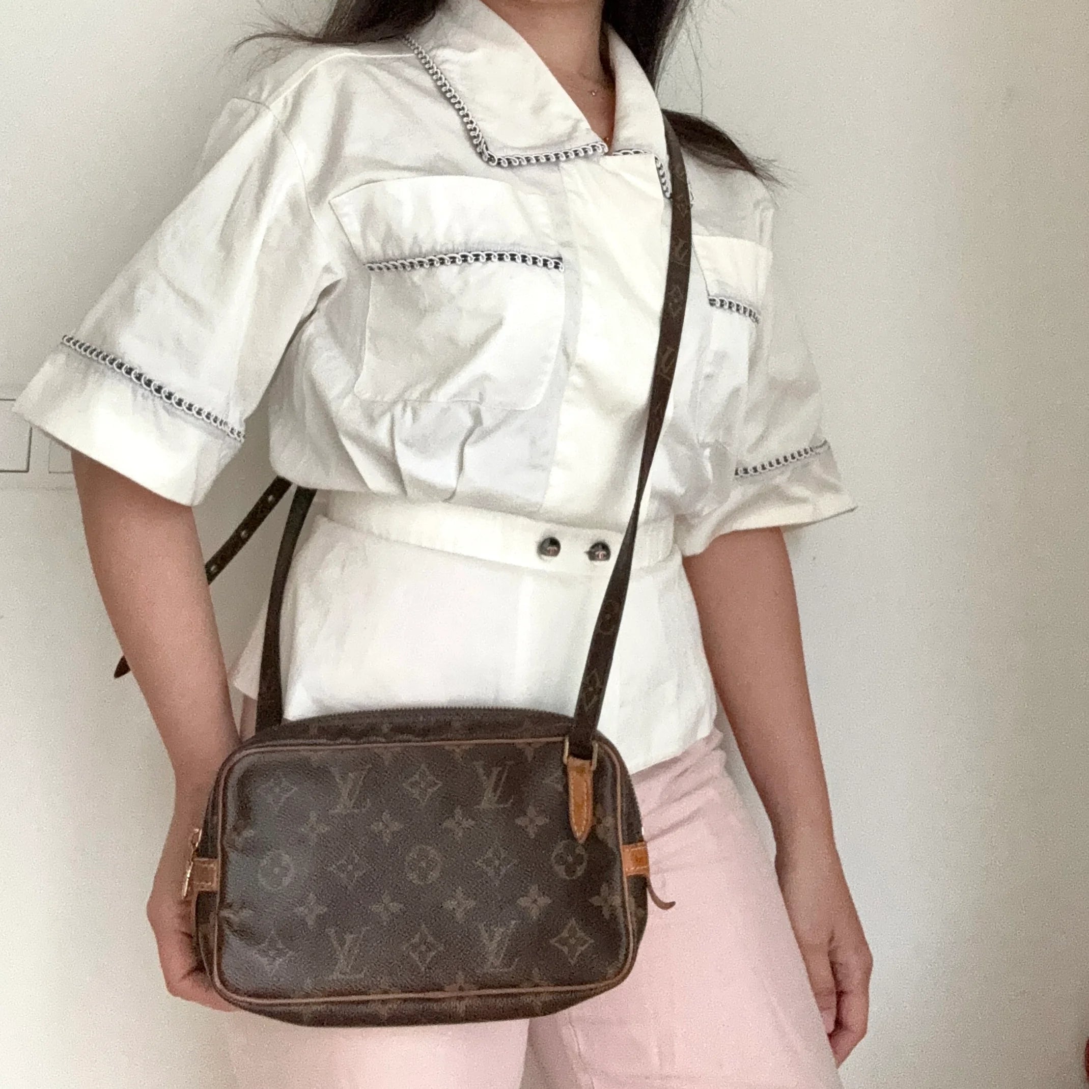 LouisVuittonMarlyPochetteCrossbodymodel.webp