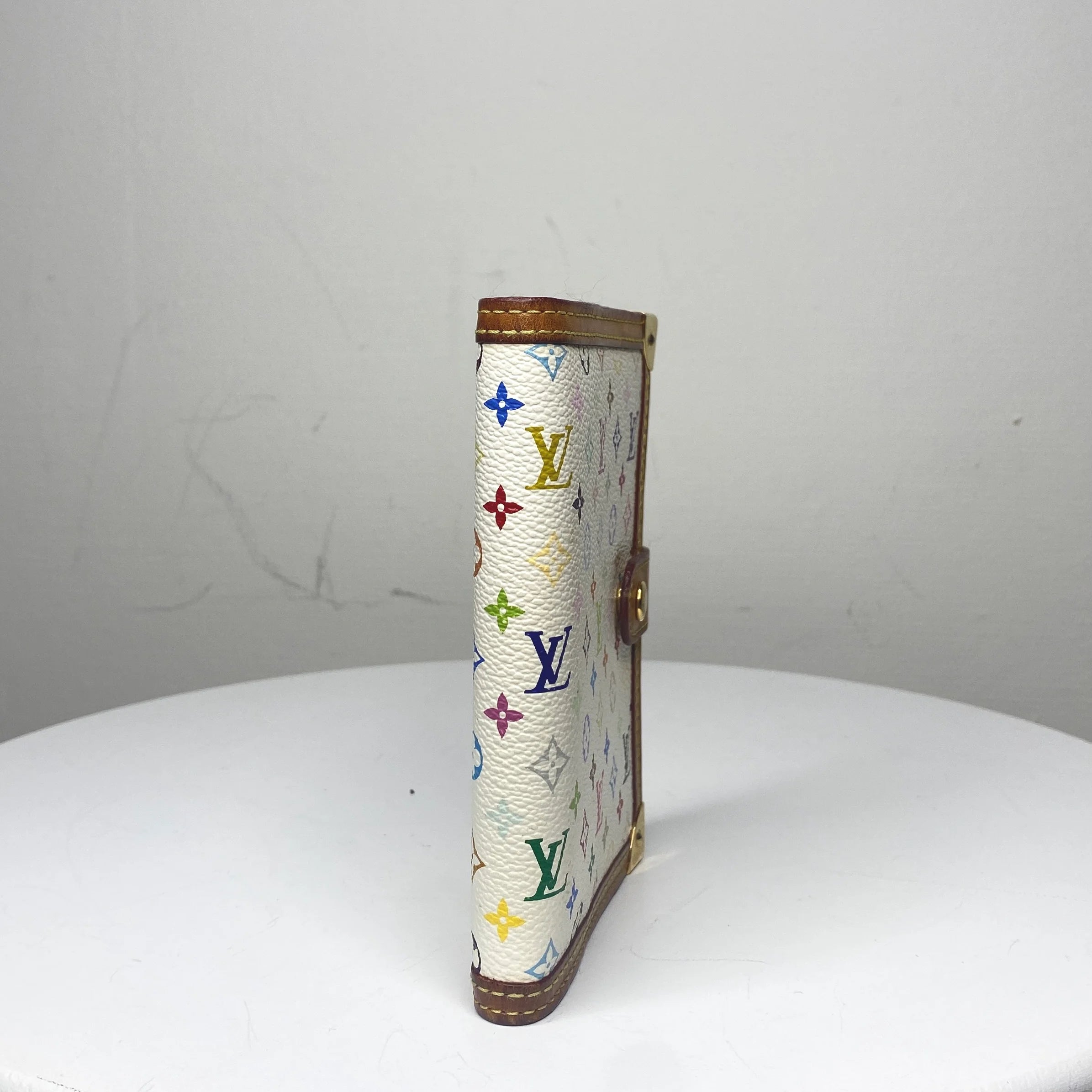 LouisVuittonMulticolorWhiteAgendaachterkant.webp