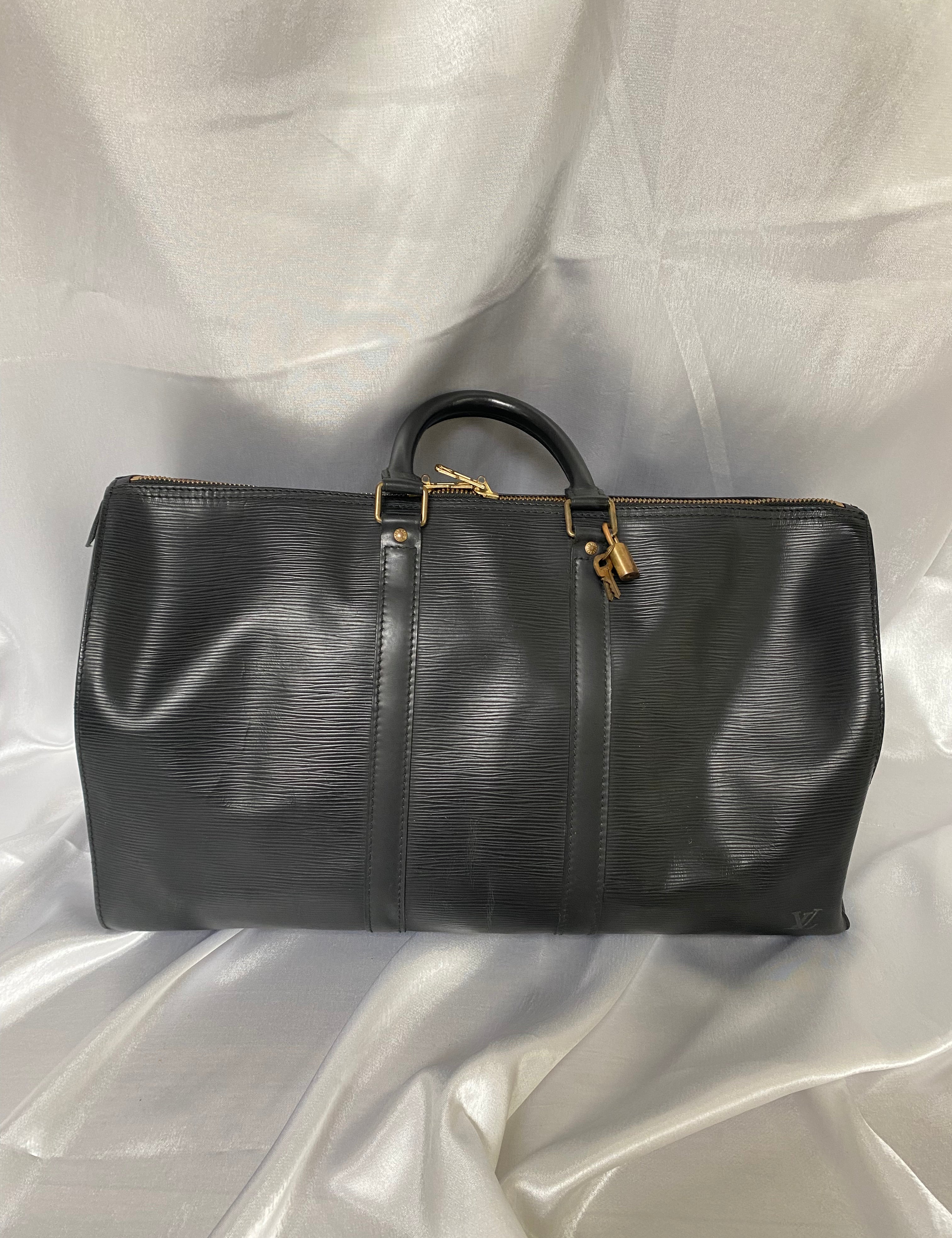 LouisVuittonVintageKeepall45EpiBlack_9.heic