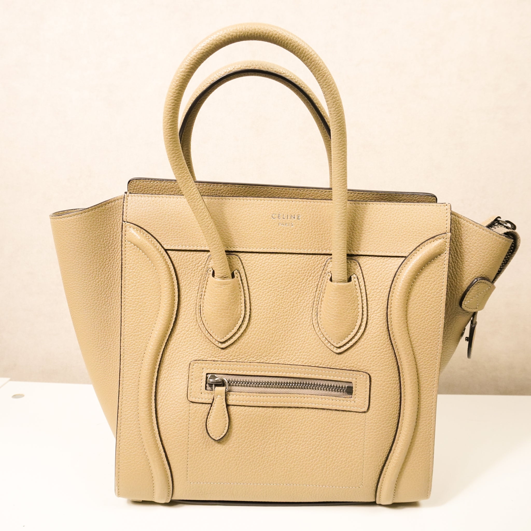 TheBagsList-CelineMicroLuggageBeige00142CE-voorkant.jpg