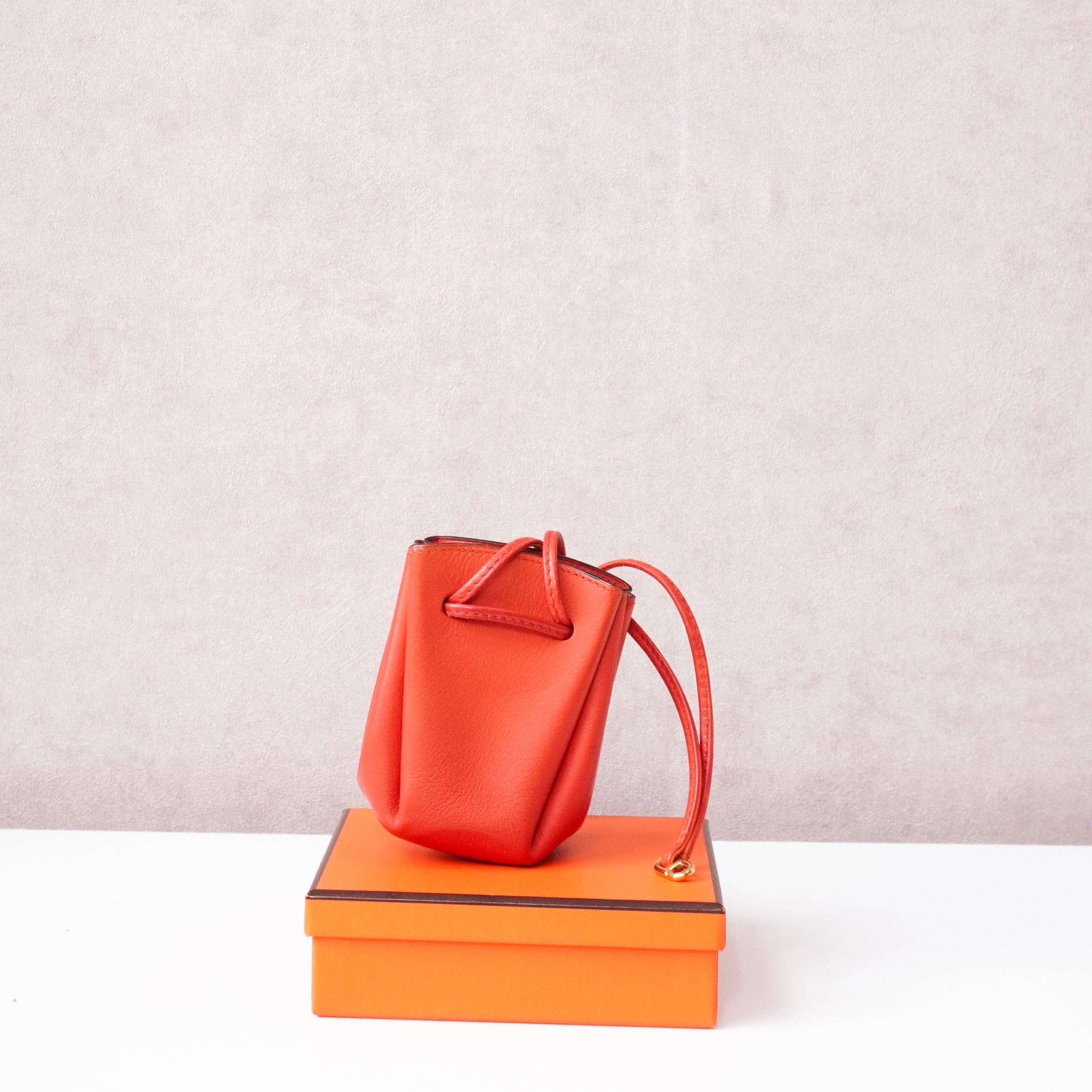 TheBagsList-HermesVespaCoinPouch-voorkant.jpg