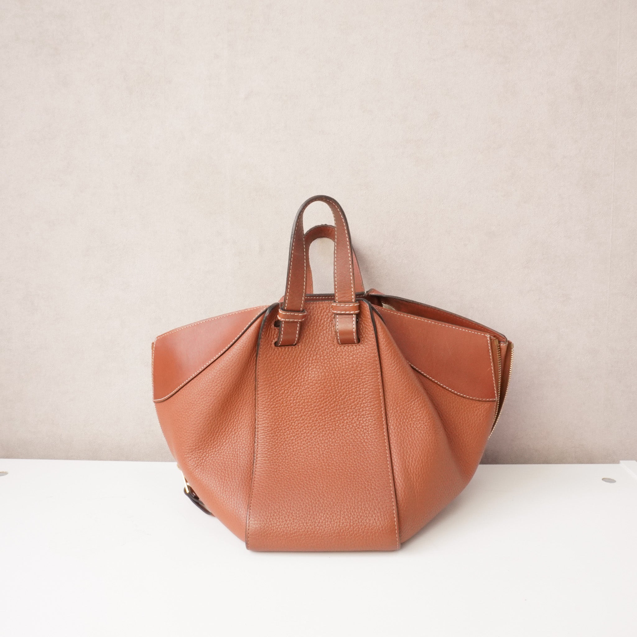 TheBagsList-LoeweHammockBag-binnenkant.jpg