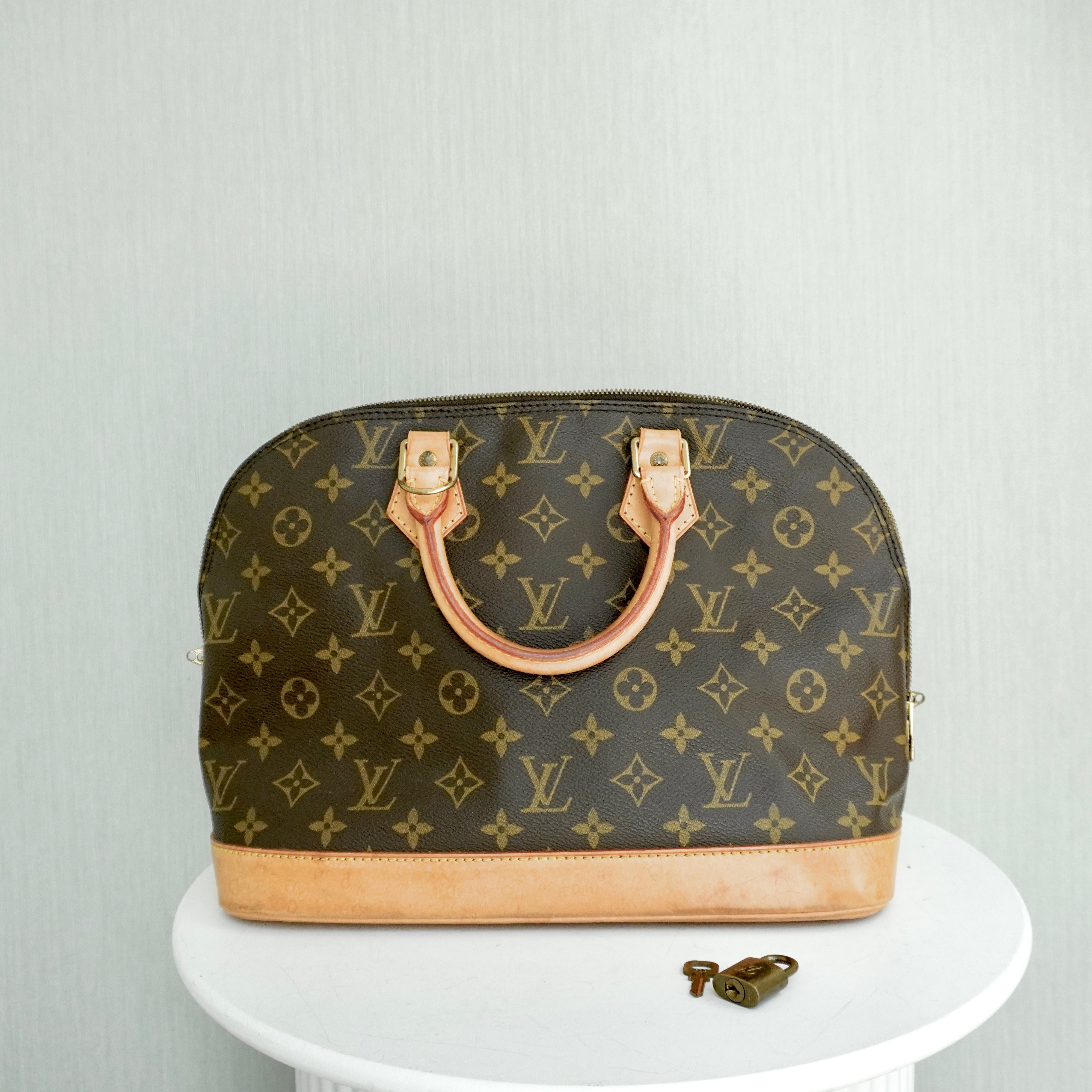 TheBagsList-LouisVuittonAlma00058LV-metsleutels.jpg