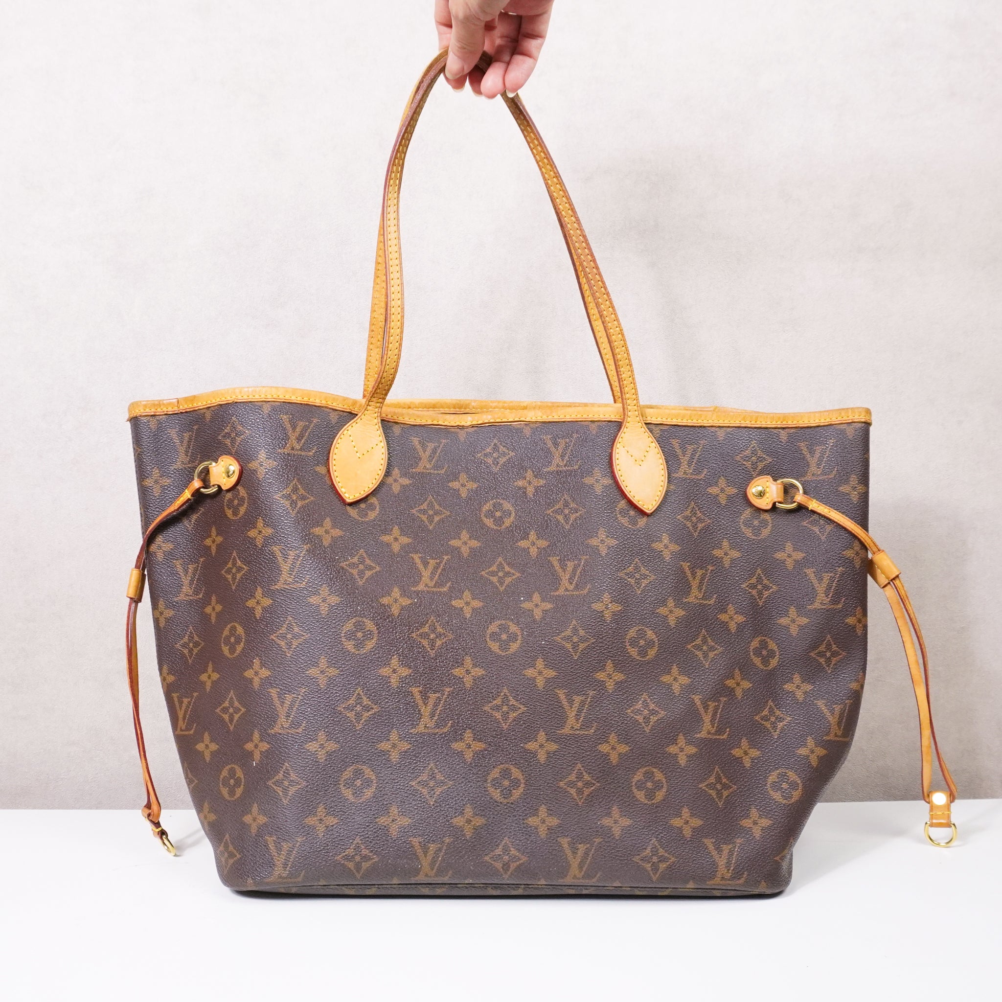 TheBagsList-LouisVuittonNeverfullMonogramMM-voorkant.jpg