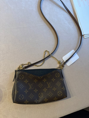 LOUIS VUITTON Pallas