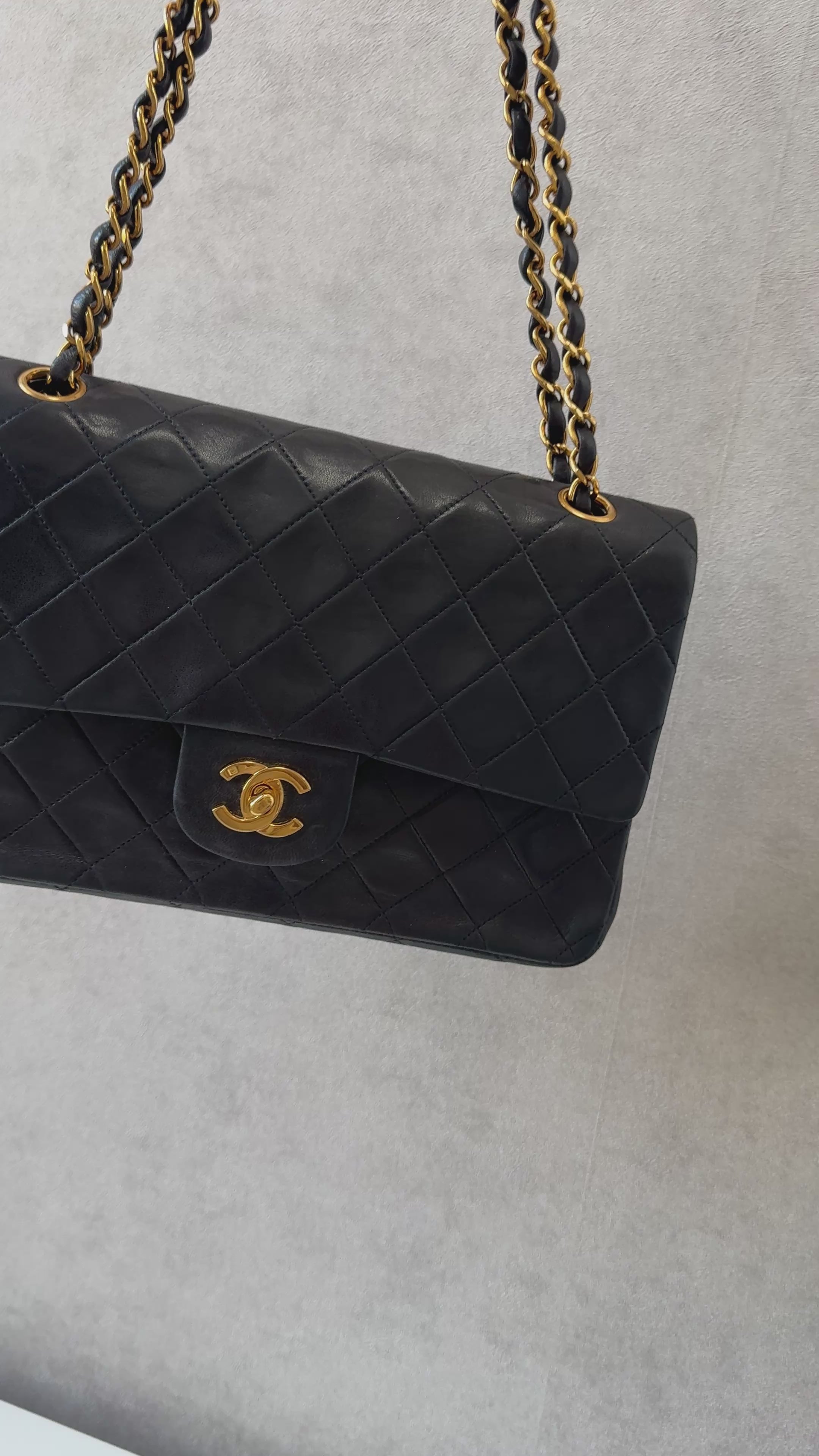 Chanel Timeless Classic W Flapbag Medium