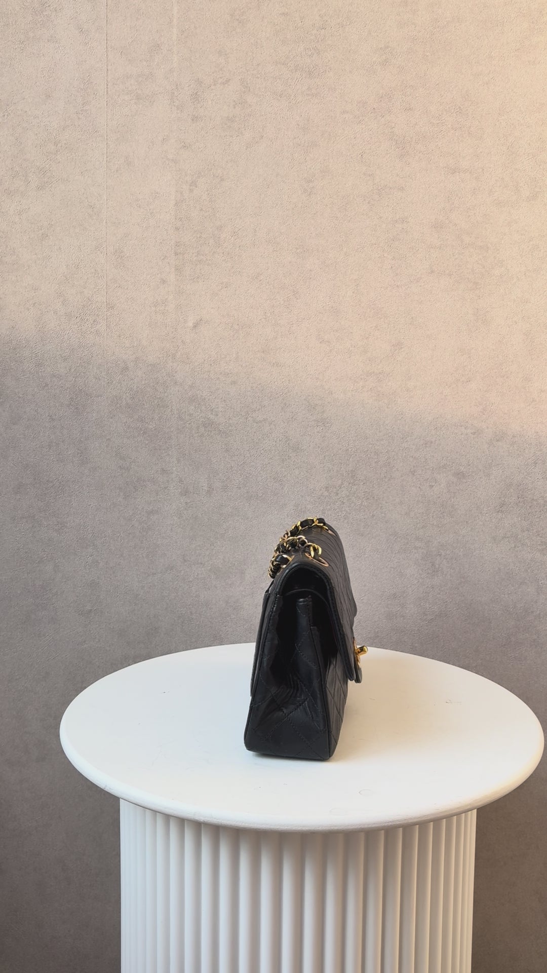 Chanel Classic Flapbag Small (1986-1988)